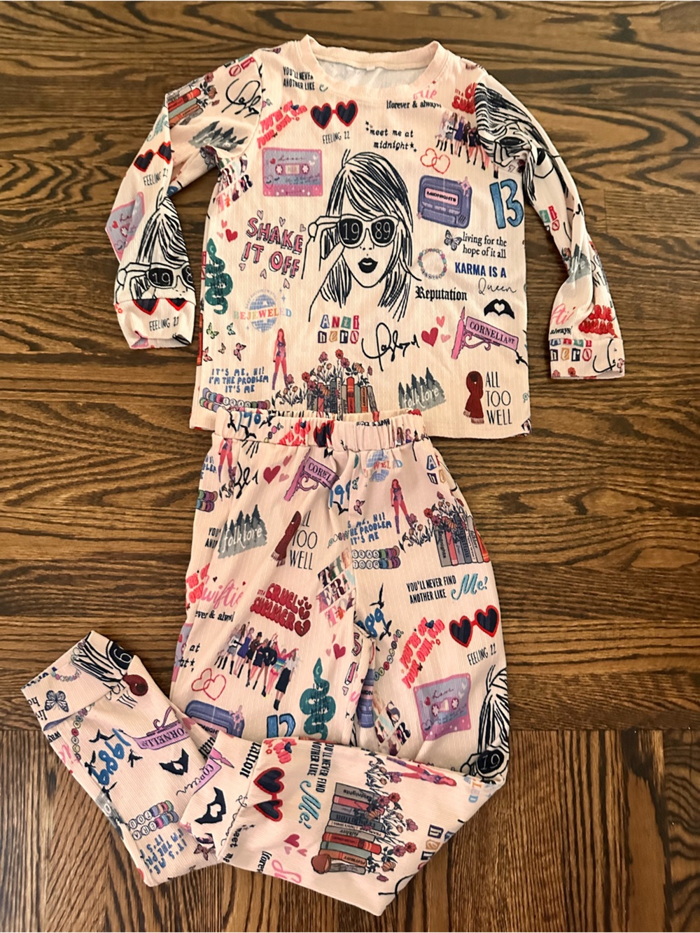 Girls Graphic Print Taylor Swift Eras cozy outfit - like new!